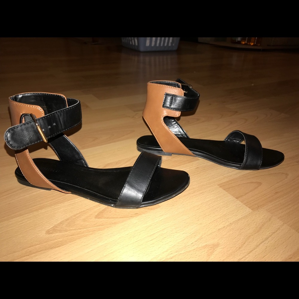 Dual Tone Black and Brown Strap Sandals